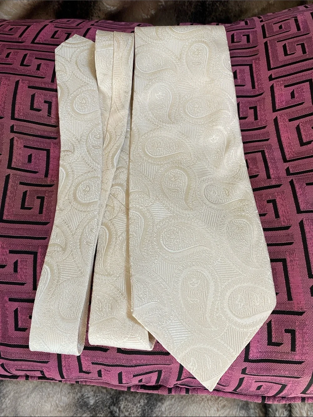 💯 Silk Hand Made In Italy 🇮🇹 Creamy Textured Shimmer Paisley Luxury Tie